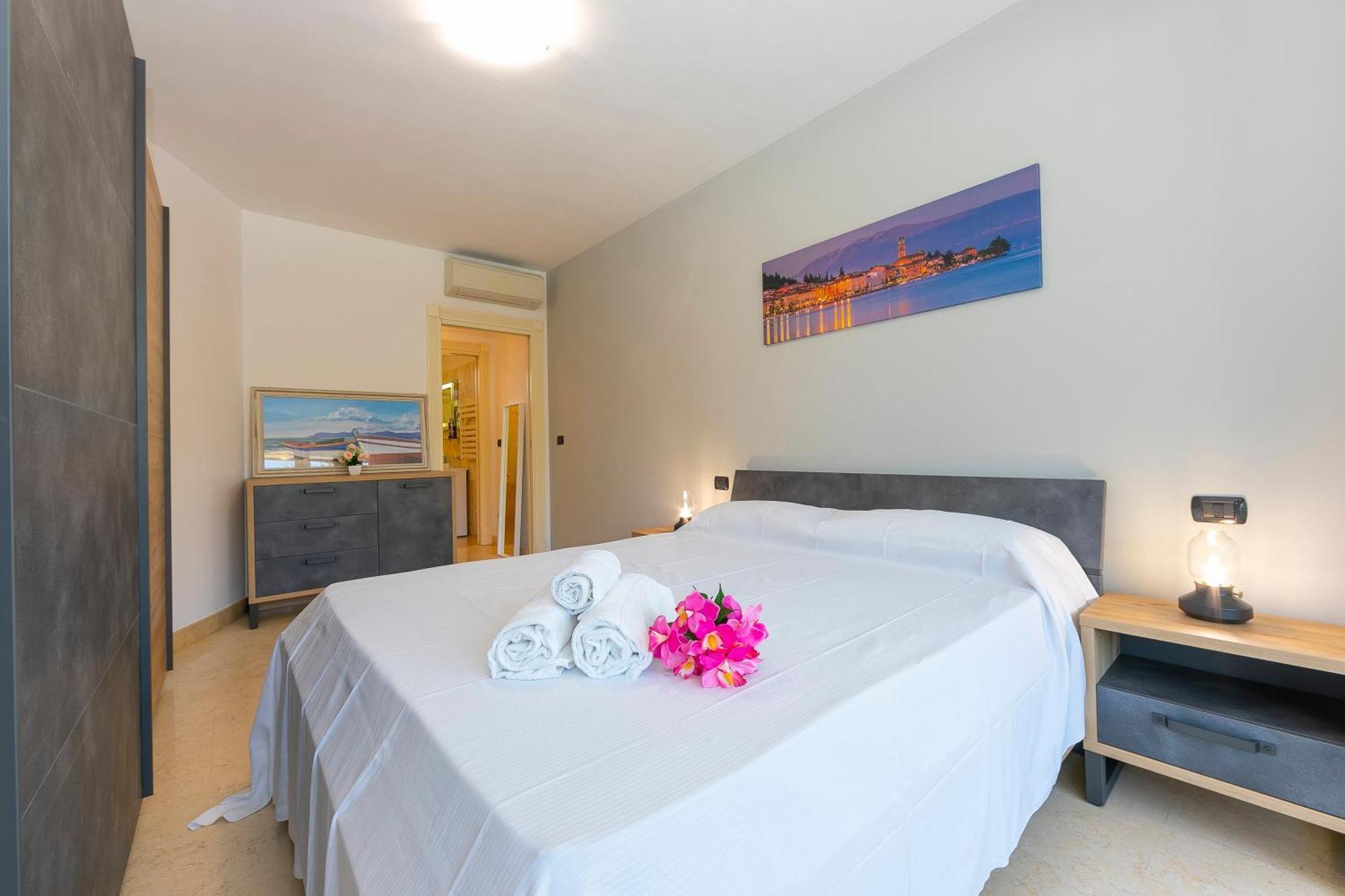 Rivoltella Apt With Pool 600M From Lake - Happy Rentals Desenzano del Garda Eksteriør bilde